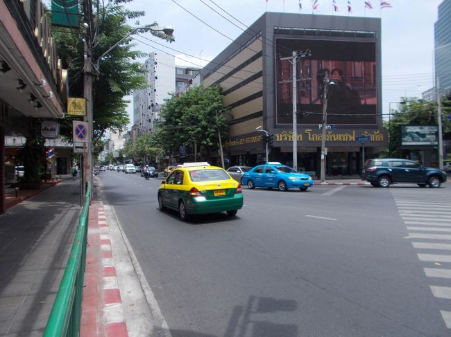 スリウォン通り　入り口です。