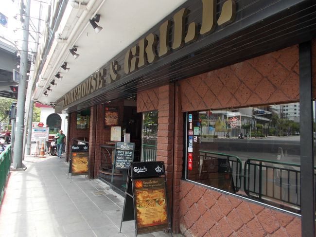 地ビール絶品です。<br />グラスで、２００B。<br /><br />この周辺の、アイリッシュパブには３軒入店していますが<br />どこもファランばかりでした。<br /><br />当然ですネ＾＾