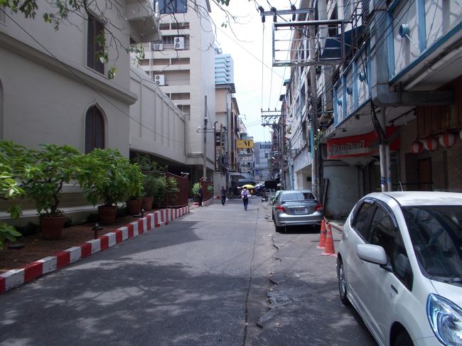 タニヤ通り　の１本 ラマ４世通り側です。<br /><br />別名・・タニヤ裏　通り<br />