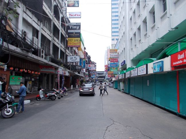 有名なタニヤ通り<br /><br /><br />見るだけ　見るだけ。。バンコク随一の日本人通りの華やかな夜　（２０ー１７）<br /><br />投稿を、どうしようかと思案中。。<br />ラストバンコクだけど・・