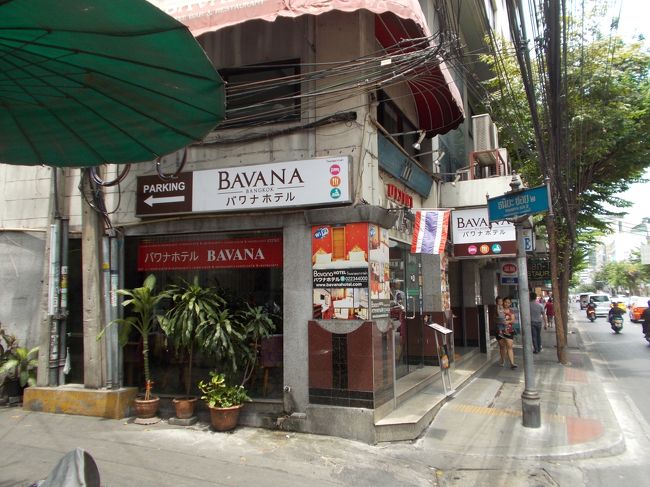 ババナ<br /><br />このタイレストランは、タイ航空・午後便で来た時に晩飯を食べに<br />先輩と、２４時頃に一度入店しました。<br />