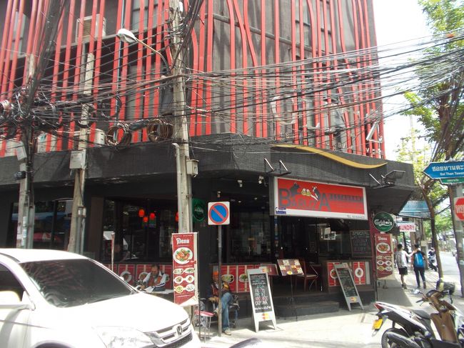 ソイ　ターンタワン通り　入り口　右側。<br /><br />Bある座<br />日本人経営。<br />ホテル併設レストラン