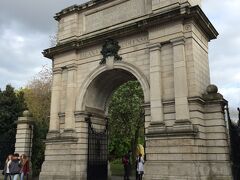 ”St Stephen's Green（セントスティーブンスグリーン）”

公園です

留学時代は良くこの公園でお昼を食べました

