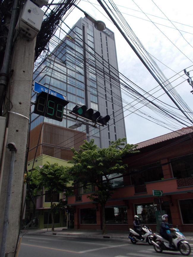 今回で<br />バンコク２０回中　１８回は、川沿い含めてシーロム・サトーン　エリアのホテルです。<br /><br />スクンビットエリアは、初回の今はないホテルと<br />８年前のグランドスクンビットだけです。