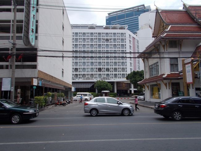 モンティエン　ホテル<br /><br />もうじきオープンして半世紀<br />ロビーの広さは、大したもんです。<br /><br />宿泊しないで、一度だけ帰国日にスーツケース預かってもらいました。