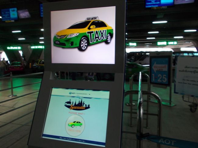 ツートンカラーですから、個人タクシーですネ。<br /><br />法人タクシーは、単色です。。