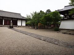 新薬師寺へ
「新」とはいえ、薬師寺とは関係ないし
雰囲気も全然違うってあれ？という感じ
