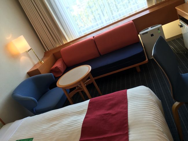 ホテル日航八重山リゾートへ。<br />フロントの方はあったかーい綺麗な女性でした。<br />親切に対応していただきました