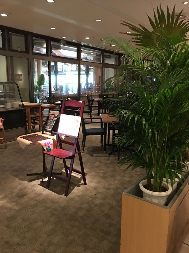 朝食付きプランで宿泊したので、一階のビュッフェへ。