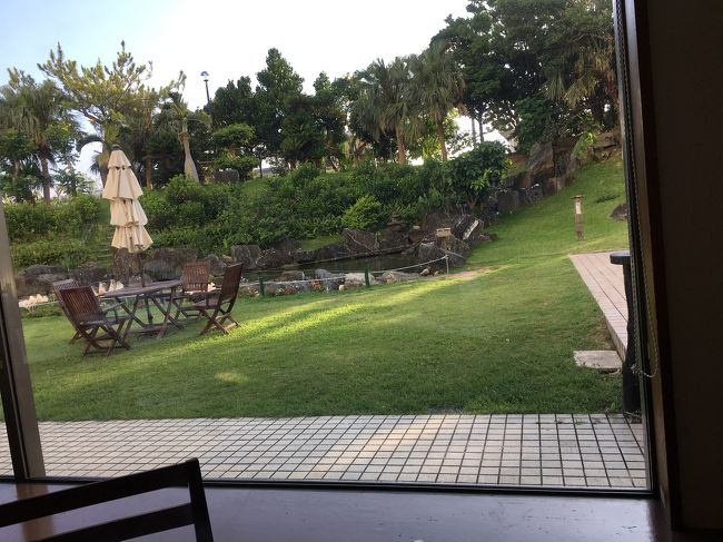 お庭が見えて朝の清々しい場所で朝食を食べました。