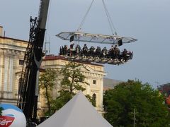 宿泊した　アンデルスホテル(andels by Vienna House Cracow)の向かいでやっていた、空中レストラン。
クレーンで吊り上げて食事する。