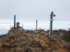 八ヶ岳最高峰の「赤岳」山頂（2899m）に到着！
富士山、南アルプス、中央アルプス、御嶽山、北アルプス、浅間山、奥秩父などを見渡せる絶景スポットでした。