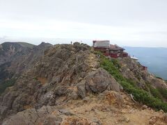 山頂付近に本日の宿「赤岳頂上山荘」