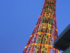 『神戸ポートタワー』
南京町からハーバーランドまで戻って来て、
神戸ポートタワーの展望へ！