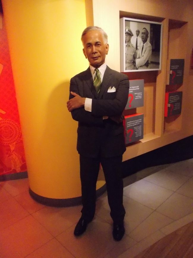 最初に<br />実物大の蝋人形を複数見た瞬間の感想は<br />みんな小柄なんだ・・<br /><br />私より、大きかったのは<br />サッカーとバスケット選手位でした。