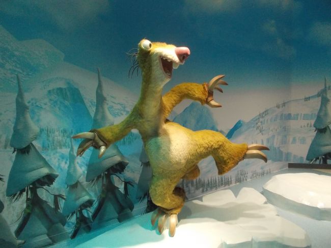 出口は、<br />先輩が、待っている入り口とは正反対になるので<br />また戻りました。<br /><br />逆走です。<br /><br />無事に入り口から出ました＾＾