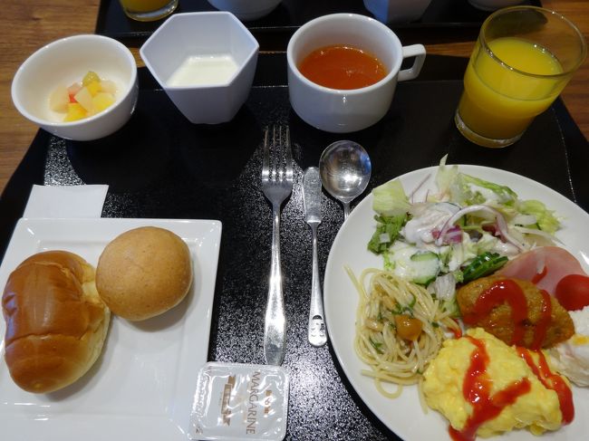 ホテルでの朝食は和洋からどちらかを前日に選んでおきます．<br />朝食の時間もそのときに決めます．団体客がいて７時台はいっぱいだったので６時３０分にいただきました．<br />ブッフェタイプではありません．