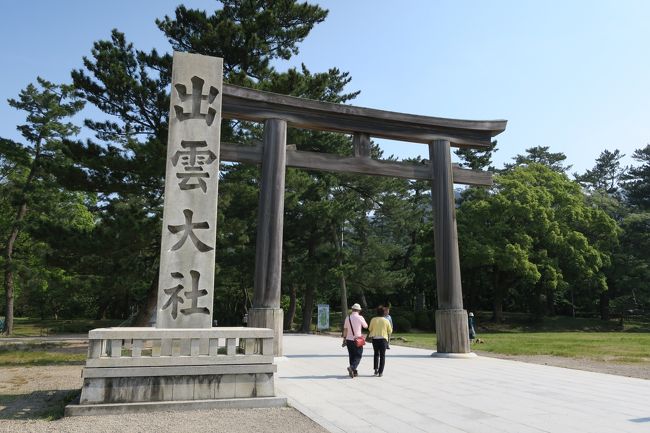 8時過ぎに出雲大社へ出発（ホテルから車で１０分ほどで到着）<br />早い時間だったので第一駐車場に停められました．