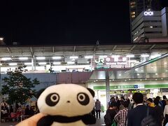 中野駅到着！
池袋を１８；３５に出発して中野駅に２０：１５に到着。途中でコンビニ休憩したりしたので、歩いた時間は９０分くらい。歩数で１１０００歩くらいでした。
自宅まではざっくり４分の１くらいです。この倍は歩けるけど、４倍となると少し怖いな、、、と感じた道のりでした。
