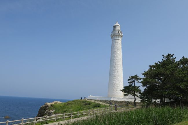 日御碕灯台にも足を運んでみました．<br />向かう途中は携帯が圏外になりますが，灯台に到着すれば使えます．