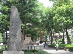 続いて東へ向かい､氷川神社の参道まで来ました