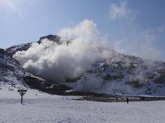 まずは硫黄山。天気が良かったのできれい。