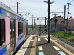 山側に移設された野蒜駅に停車し、再び従来の区間に戻ってきました。

途中の陸前小野駅で対向列車待ちでしばらく停車しました。
