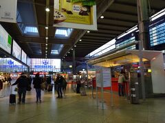 Munchen Hauptbahnhof
ミュンヘン中央駅

ミュンヘンからベネチアまではジャーマンレイルパスを利用、パスはベネチアやザルツブルクなどの区間もフォローされていた。利用可能区間は年によって少し変わるらしい

チケットは日本で事前購入
5日（5回）2等車で約20,000円
1回利用4,000円の計算

現地では利用前にパスに利用開始日を記入し署名、窓口でパスポートを提示しはんこをもらう