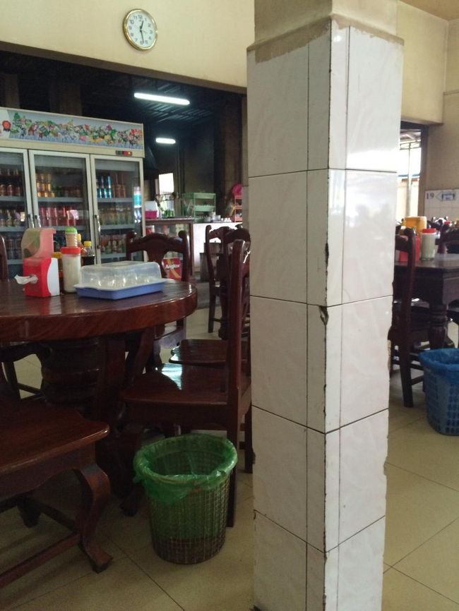 店内の様子。<br /><br />たま〜にハエが飛んでいます。