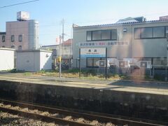 8:16　長浜駅に着きました。（米原駅から7分）

長浜駅には長浜鉄道スクエア（鉄道博物館）があり、日本最古の鉄道駅舎（1882年・明治15年）が保存されています。

■長浜鉄道スクエア
　http://kitabiwako.jp/tetsudou/