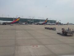 ソウル仁川空港に到着すると、先にアシアナ航空のA380型機ロスアンジェルス行が見えました。