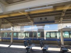 8:39　敦賀駅に着きました。（米原駅から30分）

ホームに停車中の列車（画像）は、9：23発・近江塩津行です。
この列車は土曜・休日になると、京都駅・大阪駅を経由し姫路駅（兵庫県）まで直通運転します。（5府県を通り所要時間は約3時間です）