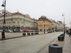 Krakowskie Przedmiescie（クラクフ郊外通り）

旧王宮に向けてクラクフ郊外通りを歩きます。