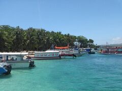 15分ほどで、ボラカイ島の港に着きました。
海の色がきれいですね・・