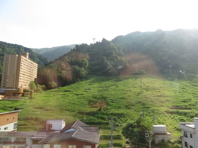 車窓の風景は多分越後湯沢あたりだ。上越新幹線は一度だけ新潟まで出張で、１５年前くらいに乗ったことがある。