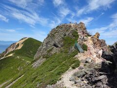 東天狗岳の山頂（2645m）へ