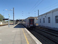 朝コインブラを出発し列車にてポルトへ。コインブラ駅近くのホテルだったので、前日駅に行き、翌日のコインブラＢ駅からポルトまでの列車のチケットを見せ、何時にコインブラ駅を出発すれば良いか問い合わせたところ、１時間以上前の列車しかない事を知り、タクシーで向かうことにした。