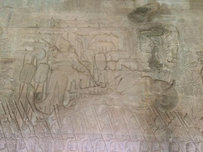 こちらが王様と言われています。<br /><br />スールヤヴァルマン２世。