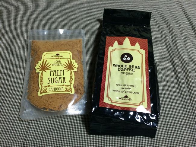 パームシュガーとコーヒー豆も購入。<br /><br />入店するとクッキー２枚サービスします。のカードもらいました。<br />会計時にレジで出します。<br /><br />客は終始、私一人でしたが渡されました。<br />渡さなくてもいいんじゃない？って思っちゃった。<br /><br />日本語話せる方ばかりで、安心して買い物できます。<br />