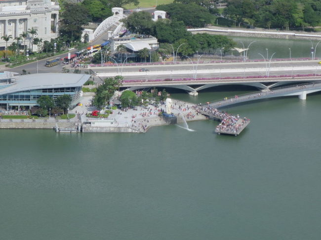 マリーナ・ベイ・サンズインフィニティ・プールからマーライオンを撮ってみました