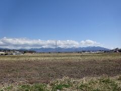 今年4月上旬に茅野を訪れた際に撮影した八ヶ岳。
その時はまだ冠雪していましたが、5月下旬のこの日は既に雪はなくなっていました。
今回は、写真の右端付近から左端の更に先まで縦走します。