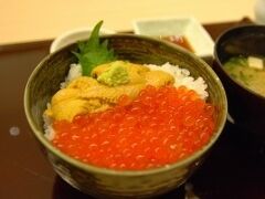 お昼は美味しいうにが食べたくて、生うに加工会社直営の「函館うにむらかみ 日本生命札幌ビル店」へ。
いくらも大好きなので「うにいくら丼」2800円！
「美味しくて当たり前！」って思っちゃった（笑）
たまたま開いていた食べログにクーポンがついていて5％割引になってラッキー！