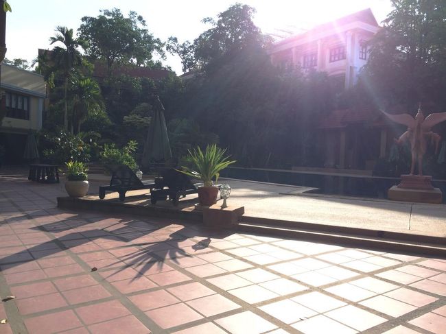 前日は早々に寝落ちしてしまったため、<br />4：30に目が覚めてしまいました。<br /><br />滞在中、一番良い天気です。<br />