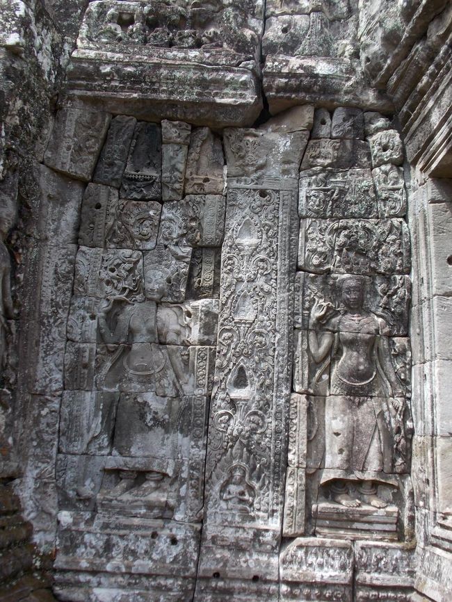 中央祠堂にはたくさんのデバターがいます。