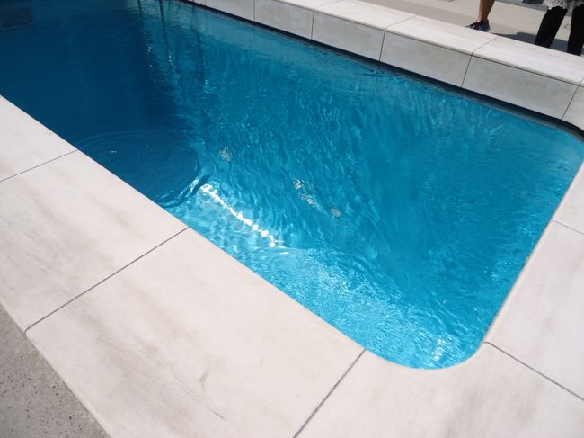 ２１世紀美術館で楽しみにしていたプールは展示の都合で下に行けない期間だった。残念。