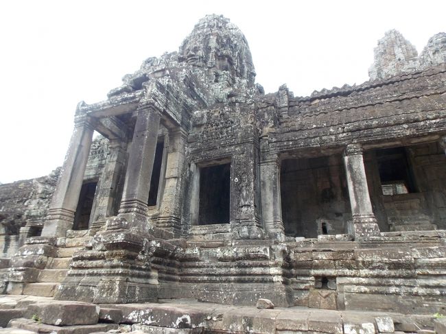 西側から降ります。