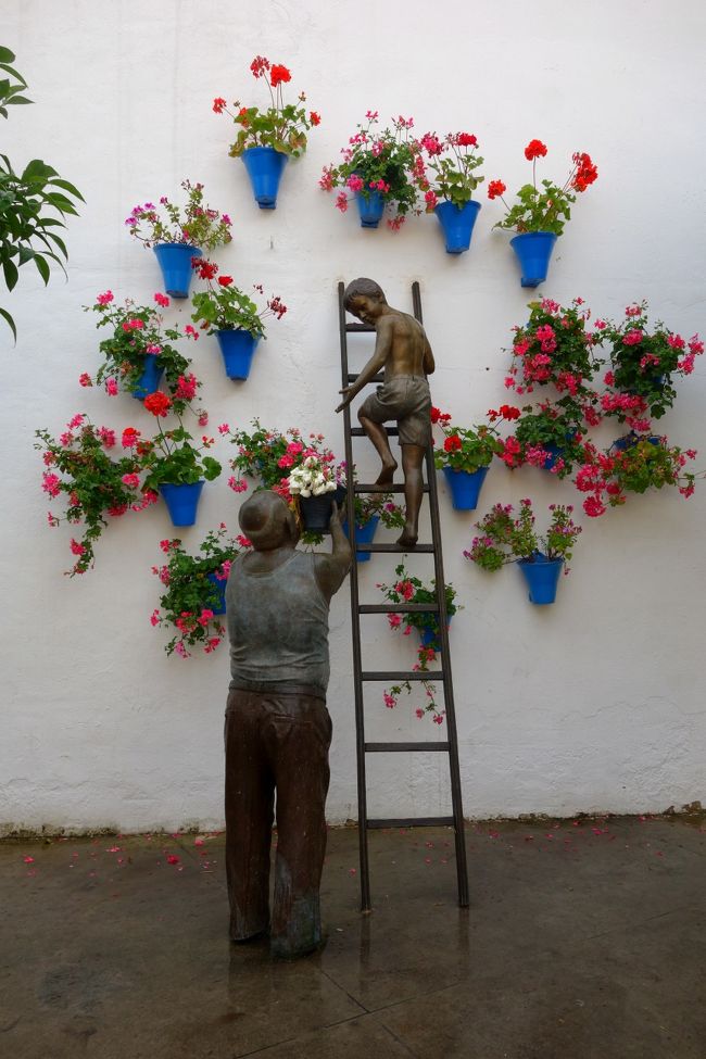 そしてようやくパティオ祭りのエントリー群が集まったエリアに到着！<br />こんな可愛いオブジェがあって、期待感が増します。