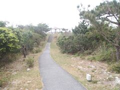 【阿嘉島】１日目
天城展望台に着きました。
１本道を歩いていきます☆
