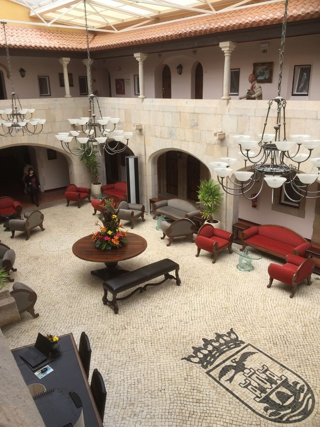 フォルタレーザー・ド・キンショで昼食<br />17世紀の要塞跡地に建てられたホテル<br />ポルトガルのサーファーパラダイス『キンショ海岸』  リスボン近郊カスカイス