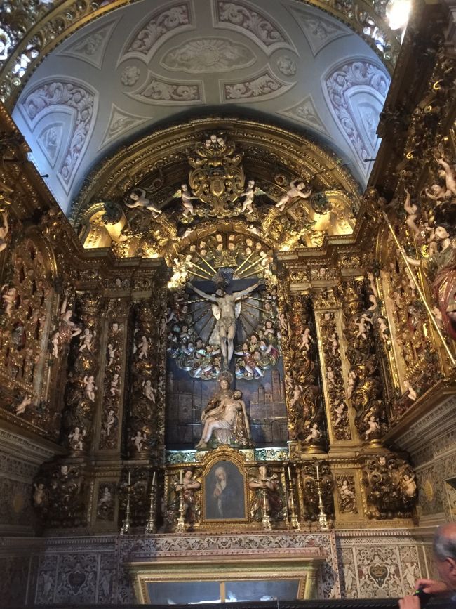 リスボン<br />サンロケ教会祭壇  豪華絢爛